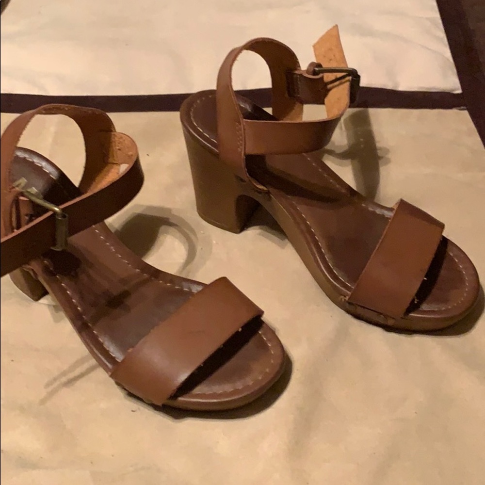 MIA Brown riveted sandals leather six
